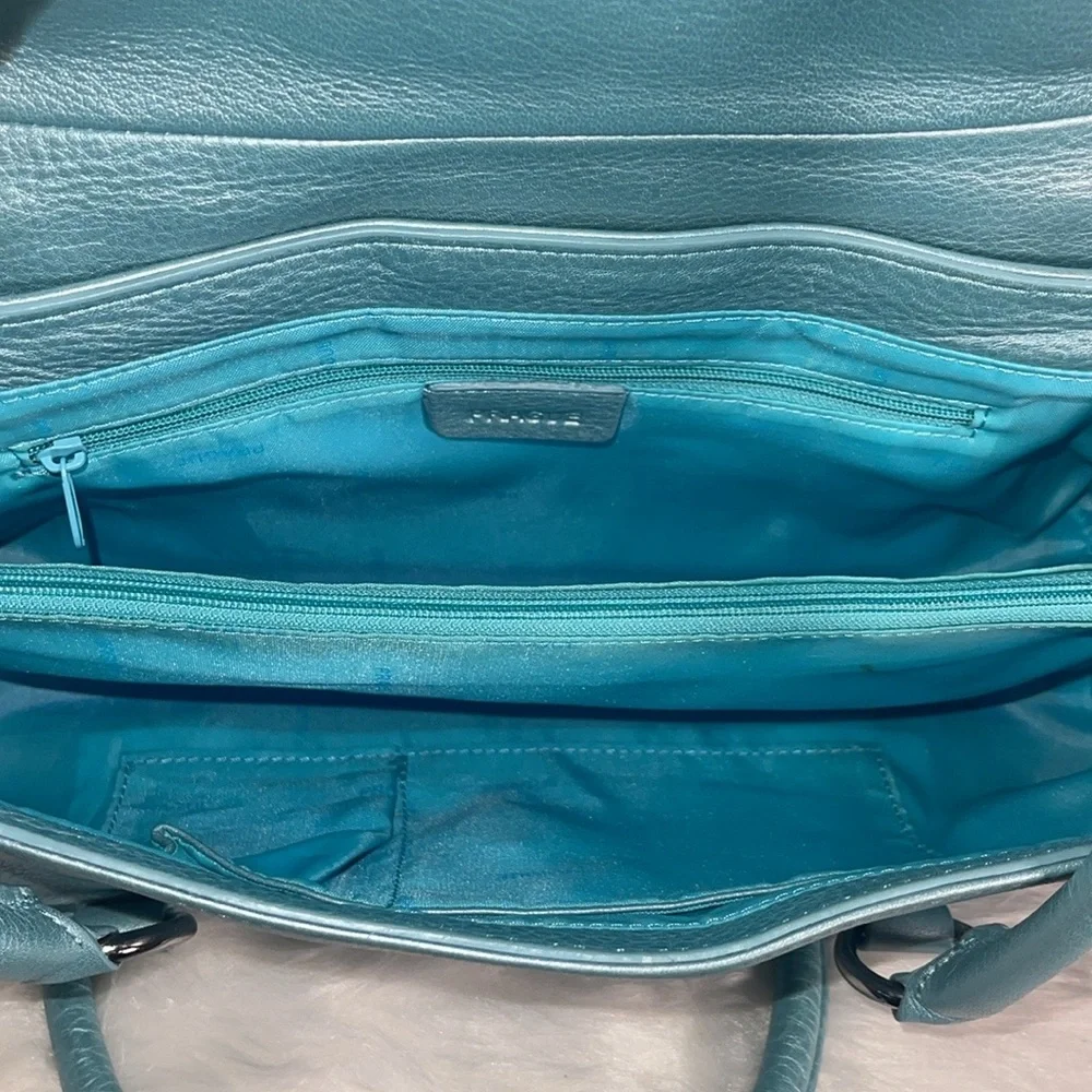 Prague Pearlized East west Pebble leather Handbag. - Picture 8 of 9